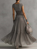Conjunto Elena com top de painéis de renda e saia maxi plissada
