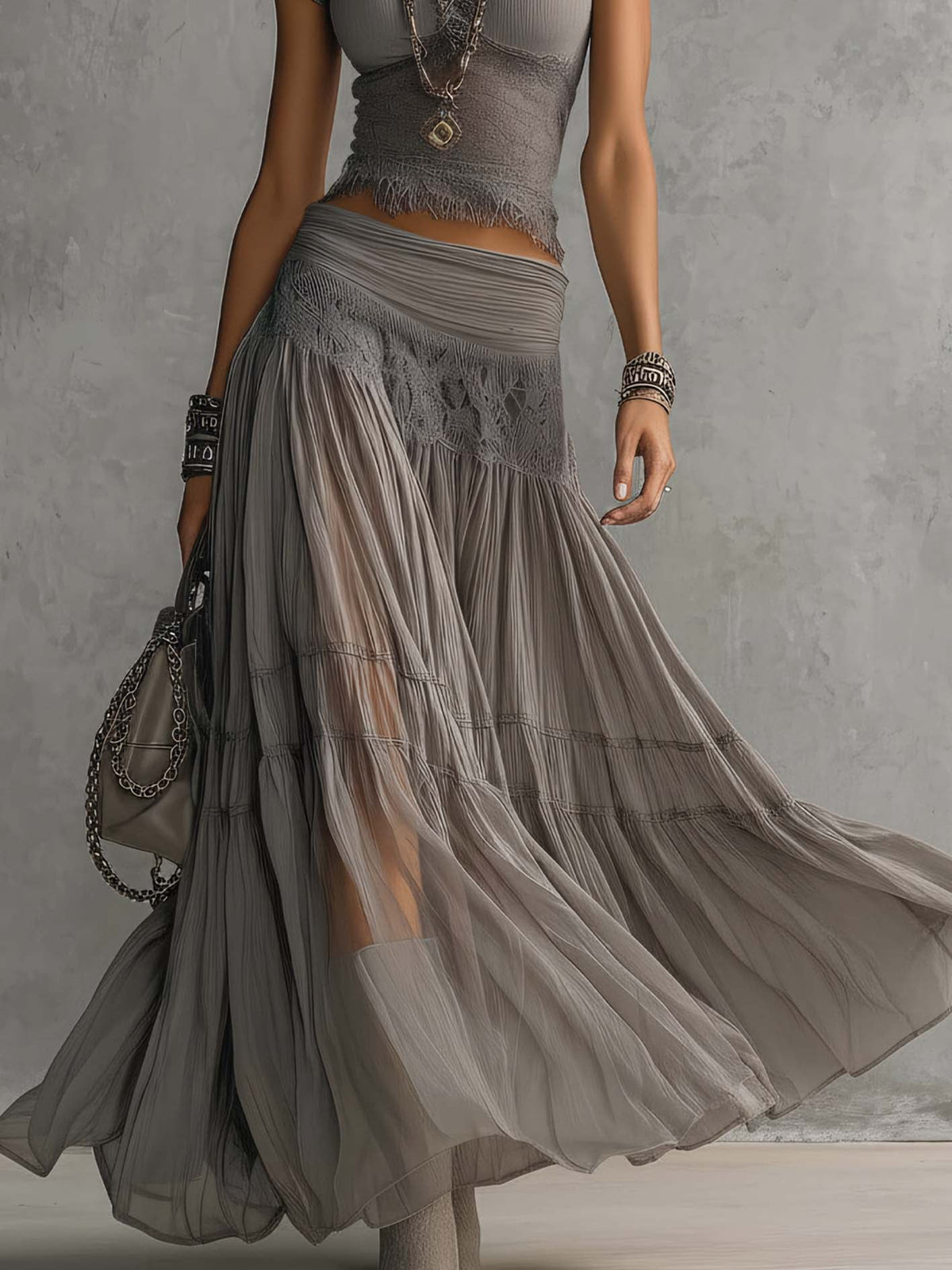 Conjunto Elena com top de painéis de renda e saia maxi plissada