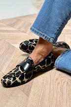 MOCASÍN CON ESTAMPADO ANIMAL Y DETALLE ELEGANTE