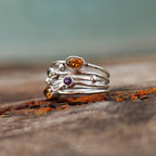 Anillo bohemio apilable con piedras multicolores