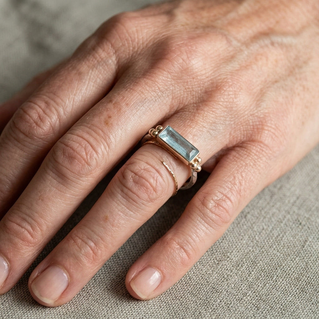 Anillo llamativo rectangular de vidrio blanco Luminara