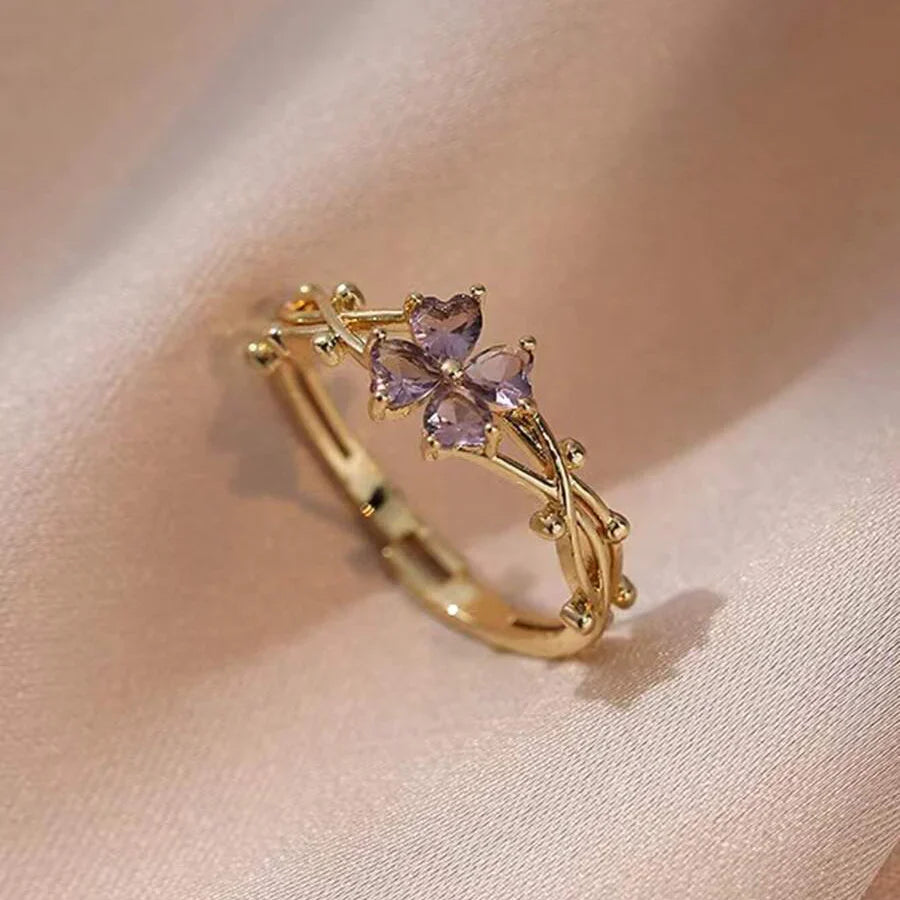 Anel aberto elegante de zircónias com trevo roxo de quatro folhas