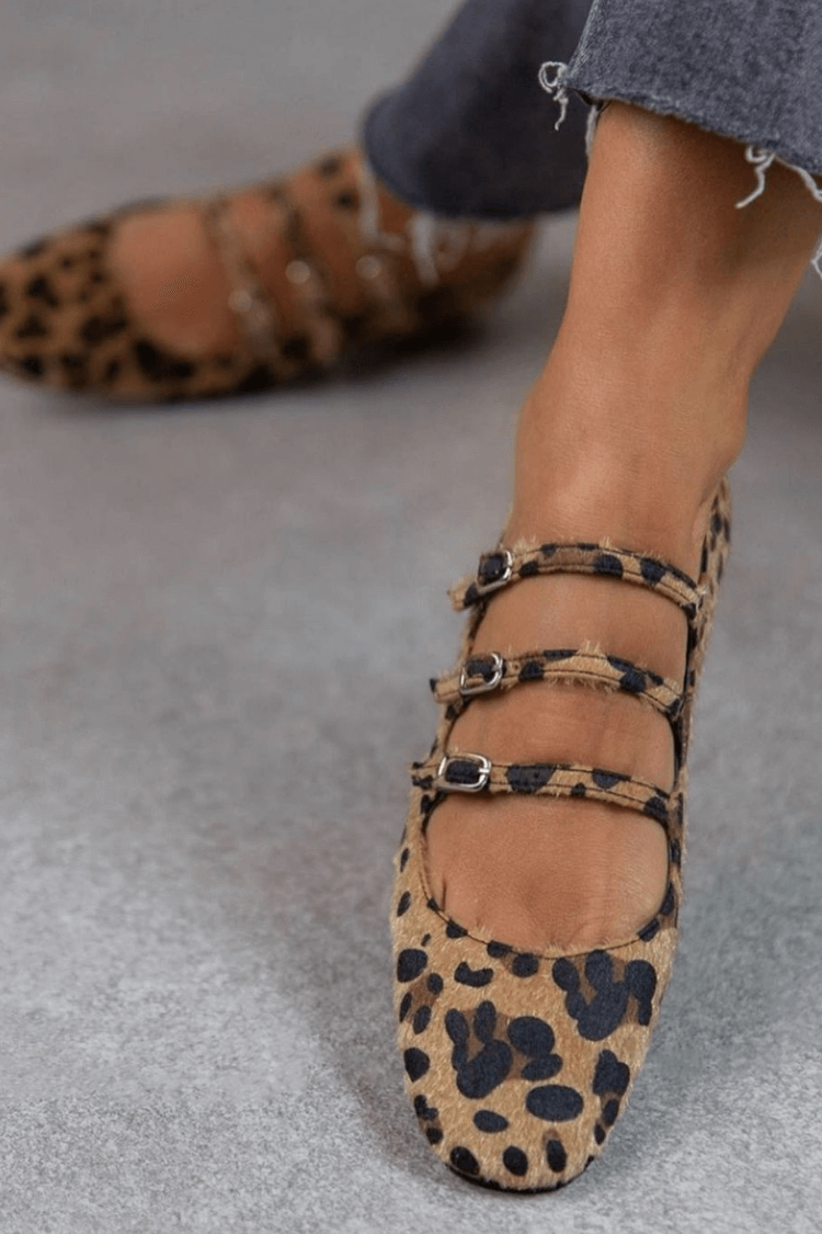 Zapatos planos con hebilla de leopardo