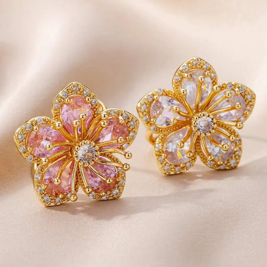 Elegante anillo de flor con circonita rosa chapado en oro