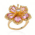 Elegante anillo de flor con circonita rosa chapado en oro