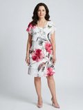 Keoni | Vestido em camadas na altura do joelho com estampa floral delicada