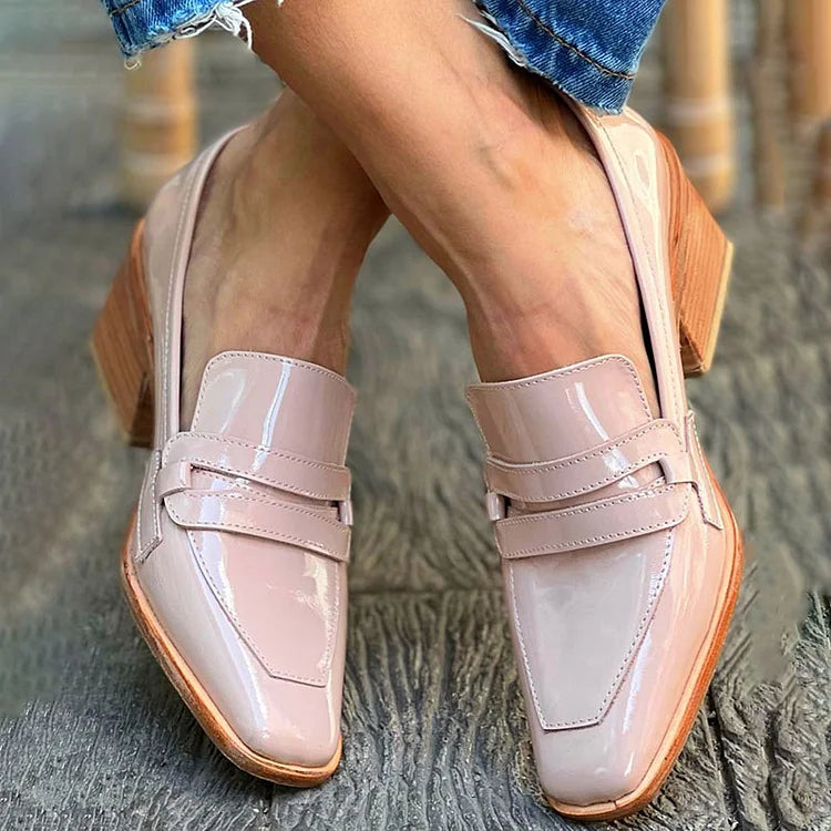 MOCASINES CON TACÓN ANCHO Y BRILLANTE