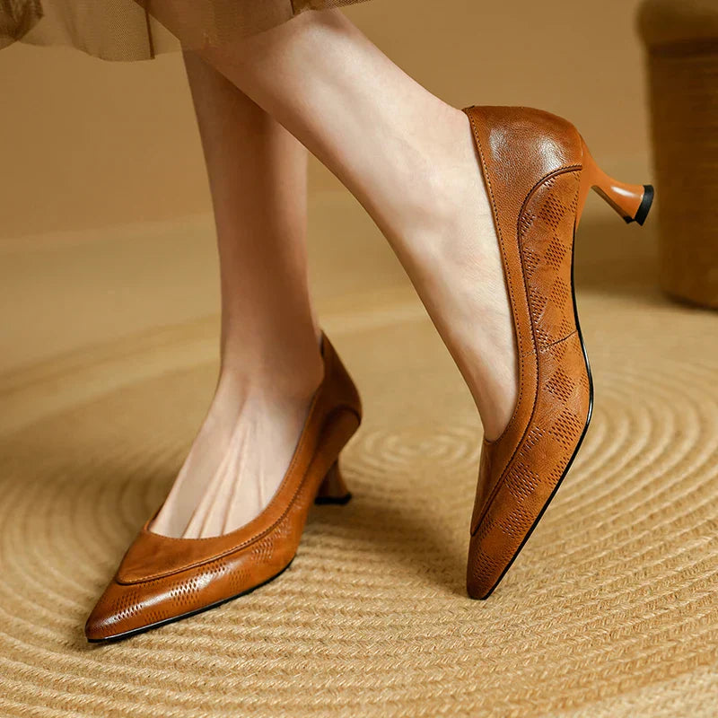Scarpins elegantes Fiona de couro legítimo