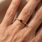 Anillo de corazón de rubí