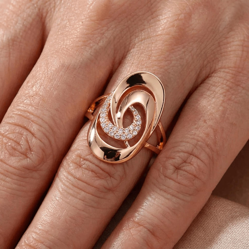 Anel elegante de zircônia e ouro
