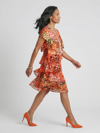 Evania | Vestido moteado escalonado hasta la rodilla