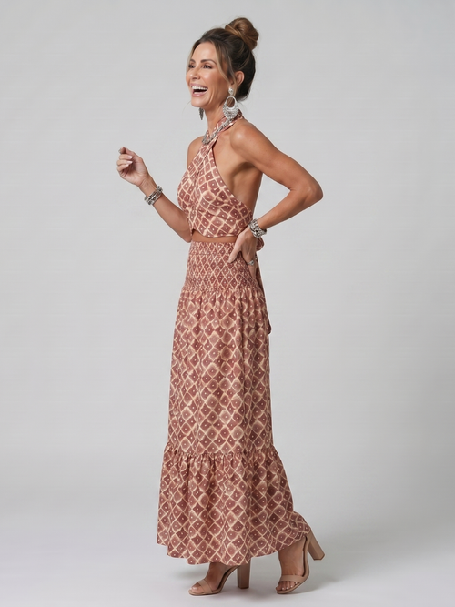 Amira | Vestido midi con cuello halter cruzado, estampado geométrico y abertura