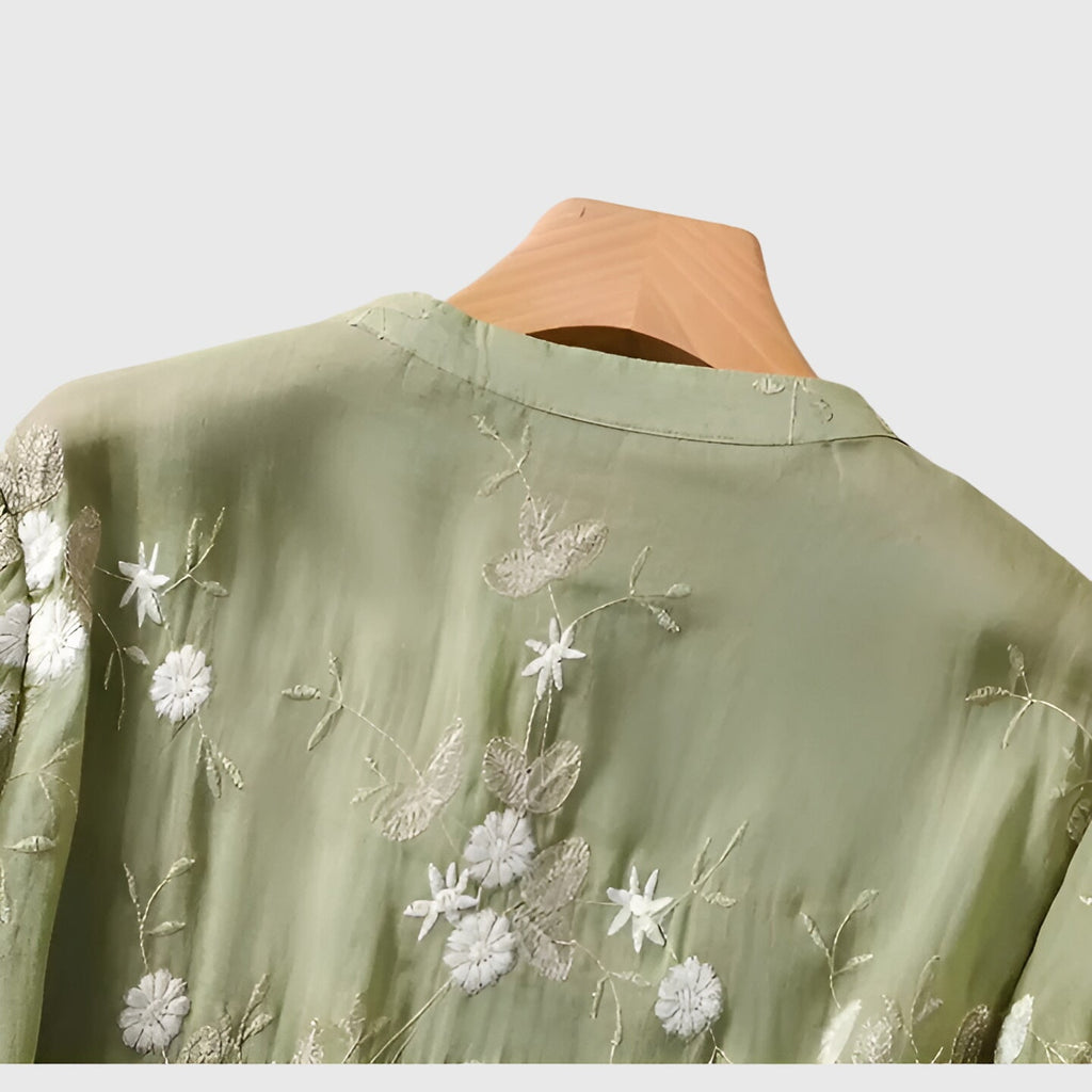 Nellie | Top elegante com flores bordadas