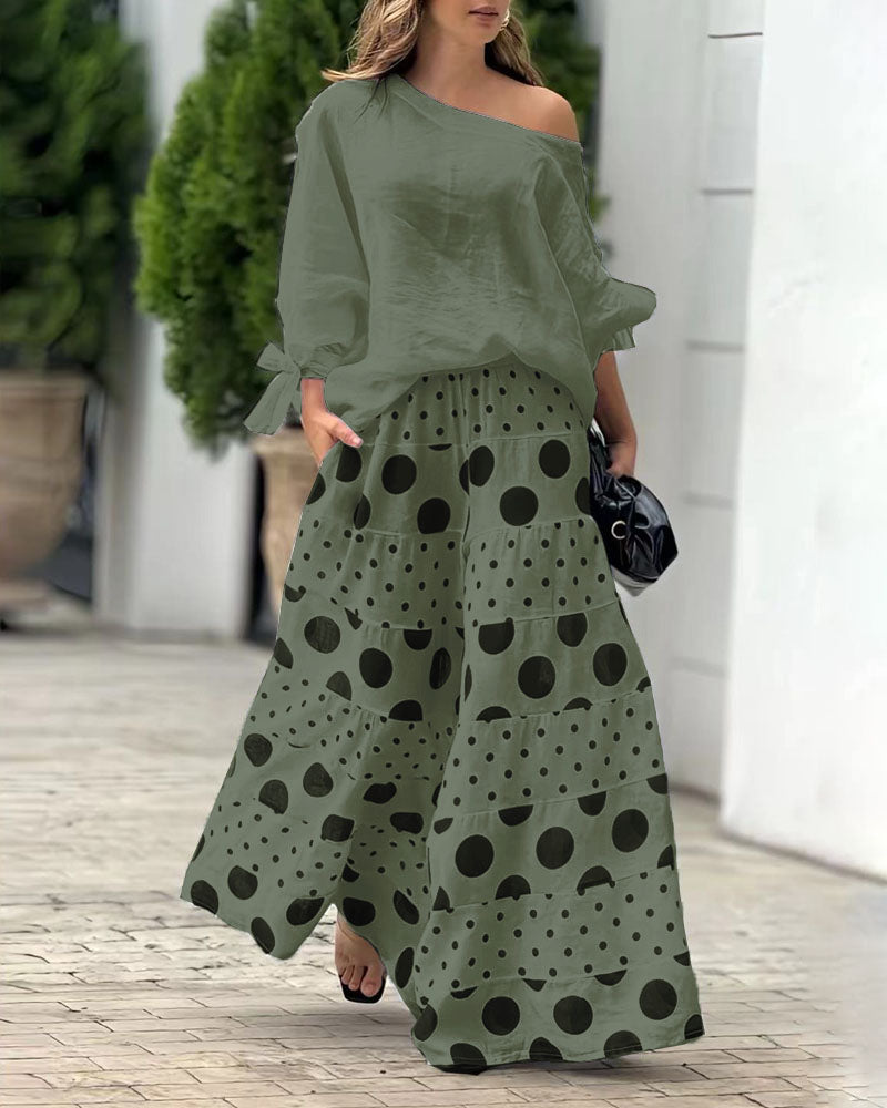 Conjunto informal de top de hombros descubiertos y pantalones estampados Samantha