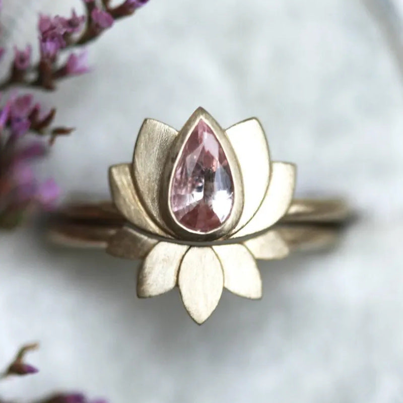 Conjunto vintage elegante de anéis flor de lótus com incrustações de zircónias cor-de-rosa