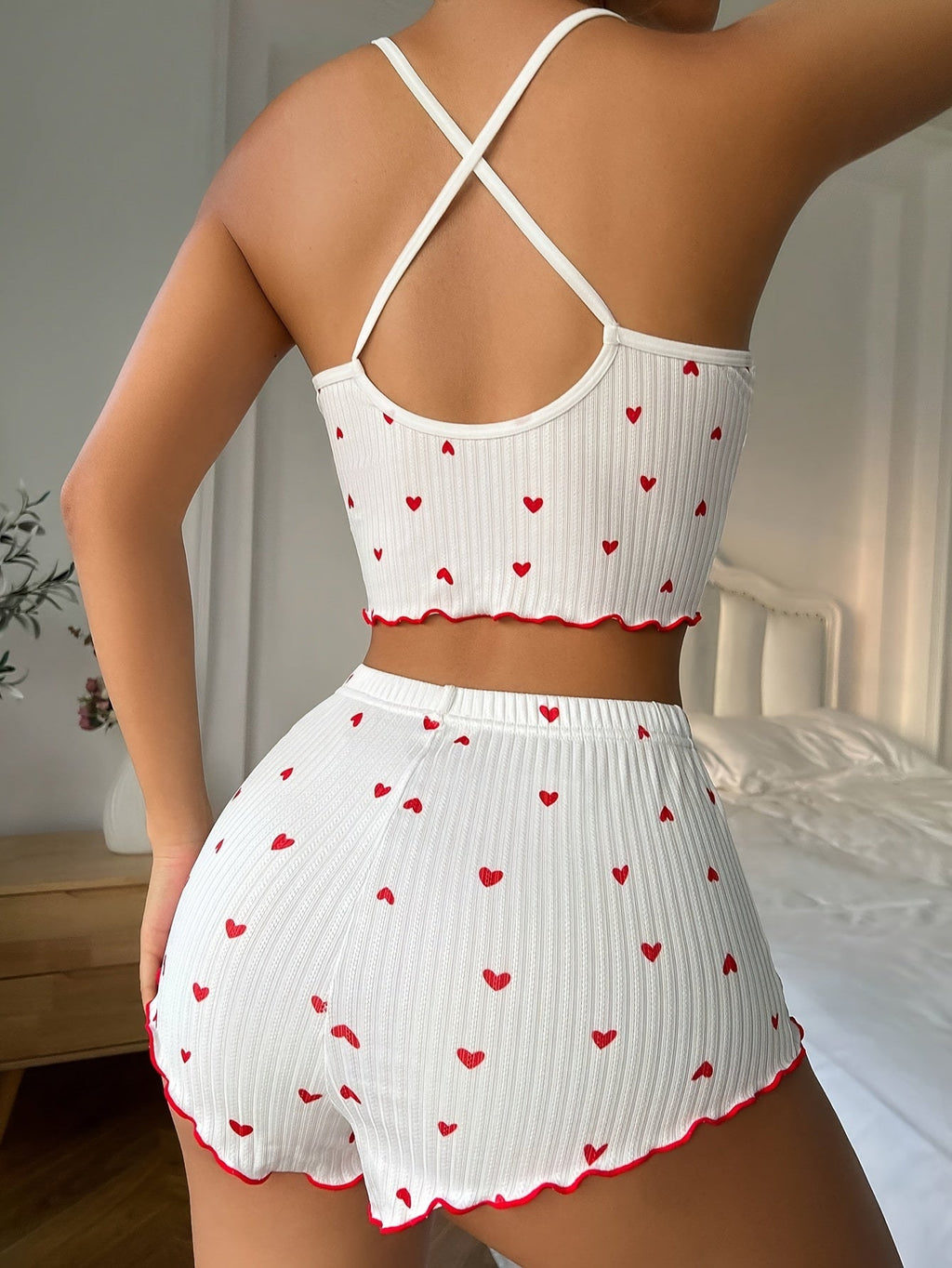 Claire | Conjunto de pijama con estampado de corazones y ribete de volantes
