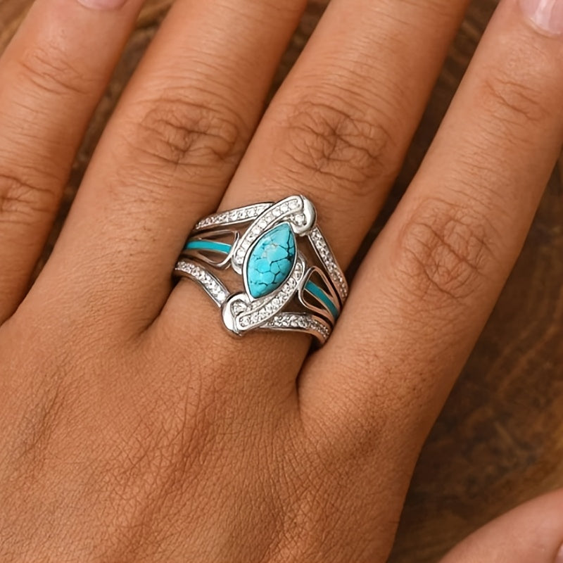 Elegante anillo bohemio de turquesa con baño de oro blanco
