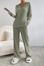 Conjunto de top de punto con escote en V y pantalones Sofia