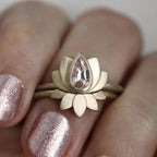 Conjunto vintage elegante de anéis flor de lótus com incrustações de zircónias cor-de-rosa