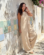Sylvara | Mono holgado de pierna ancha con cuello halter plisado