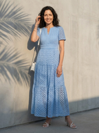 Brielle | Vestido midi em camadas com decote em V e mangas curtas
