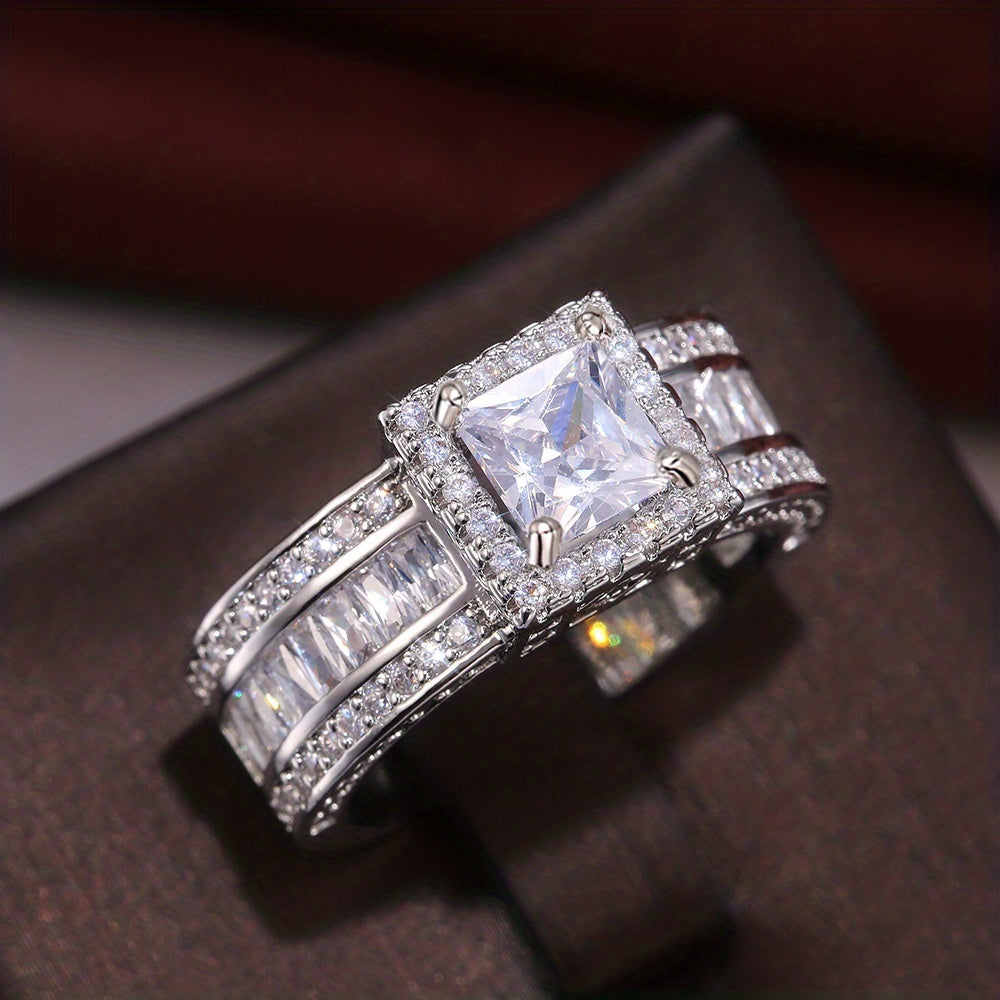 Elegante anillo cuadrado de circonita con circonia cúbica radiante