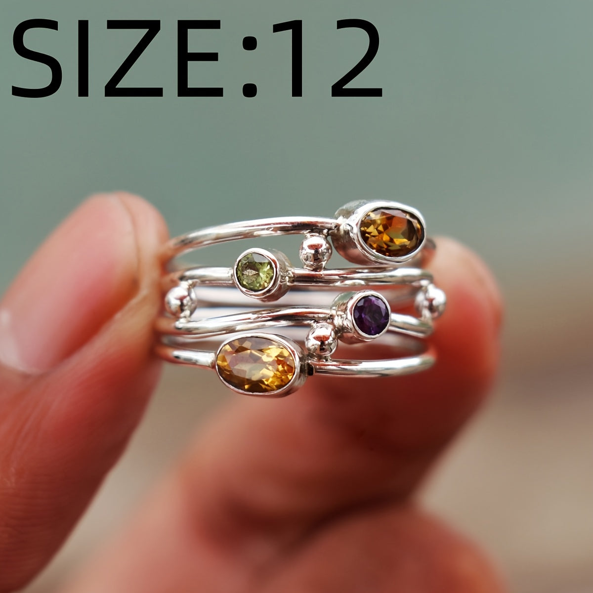 Anillo bohemio apilable con piedras multicolores