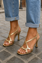 Elisabetta | Charme de verão em sandálias douradas