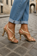 Elisabetta | Charme de verão em sandálias douradas