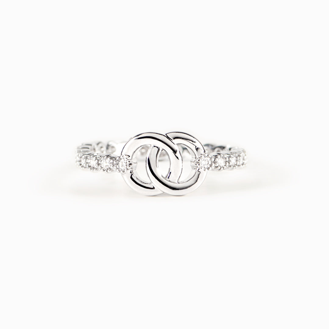 Anillo entrelazado de pavé para madre e hija, unidas para siempre