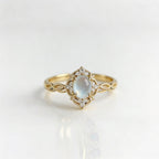 Elegante anillo de piedra lunar ojo de gato con flor hueca