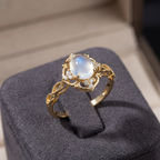 Elegante anillo de piedra lunar ojo de gato con flor hueca