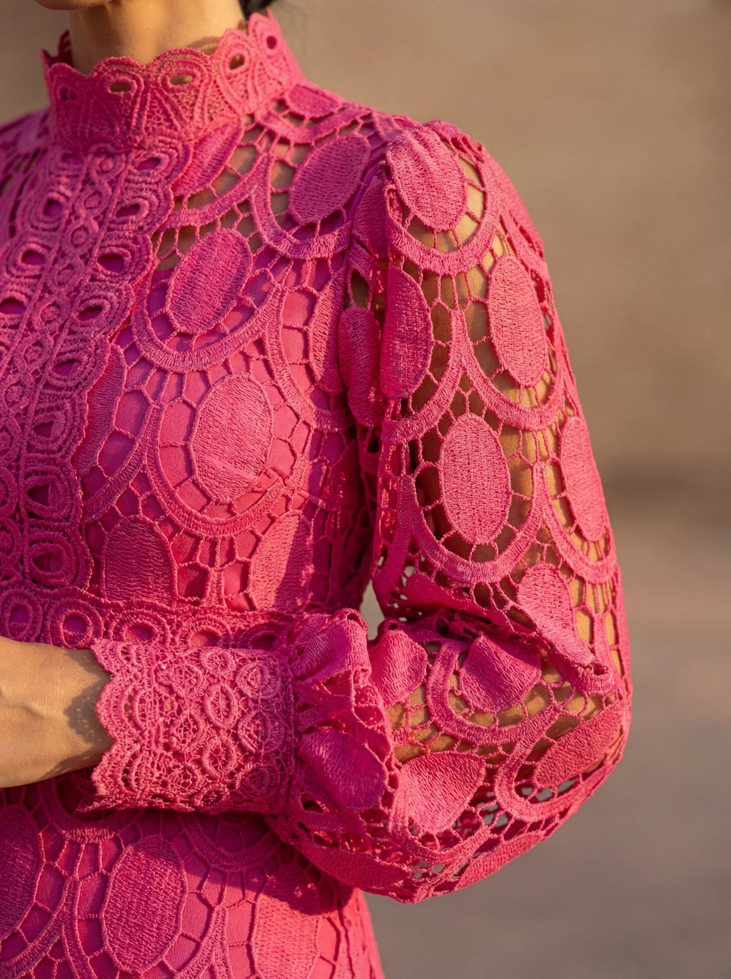 Carmona | Vestido de gola alta e mangas compridas