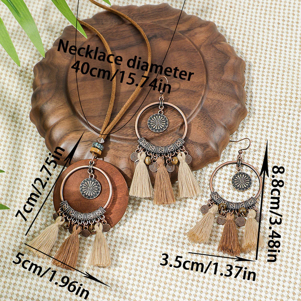 Conjunto de collar y pendientes con borlas de estilo bohemio Isabella