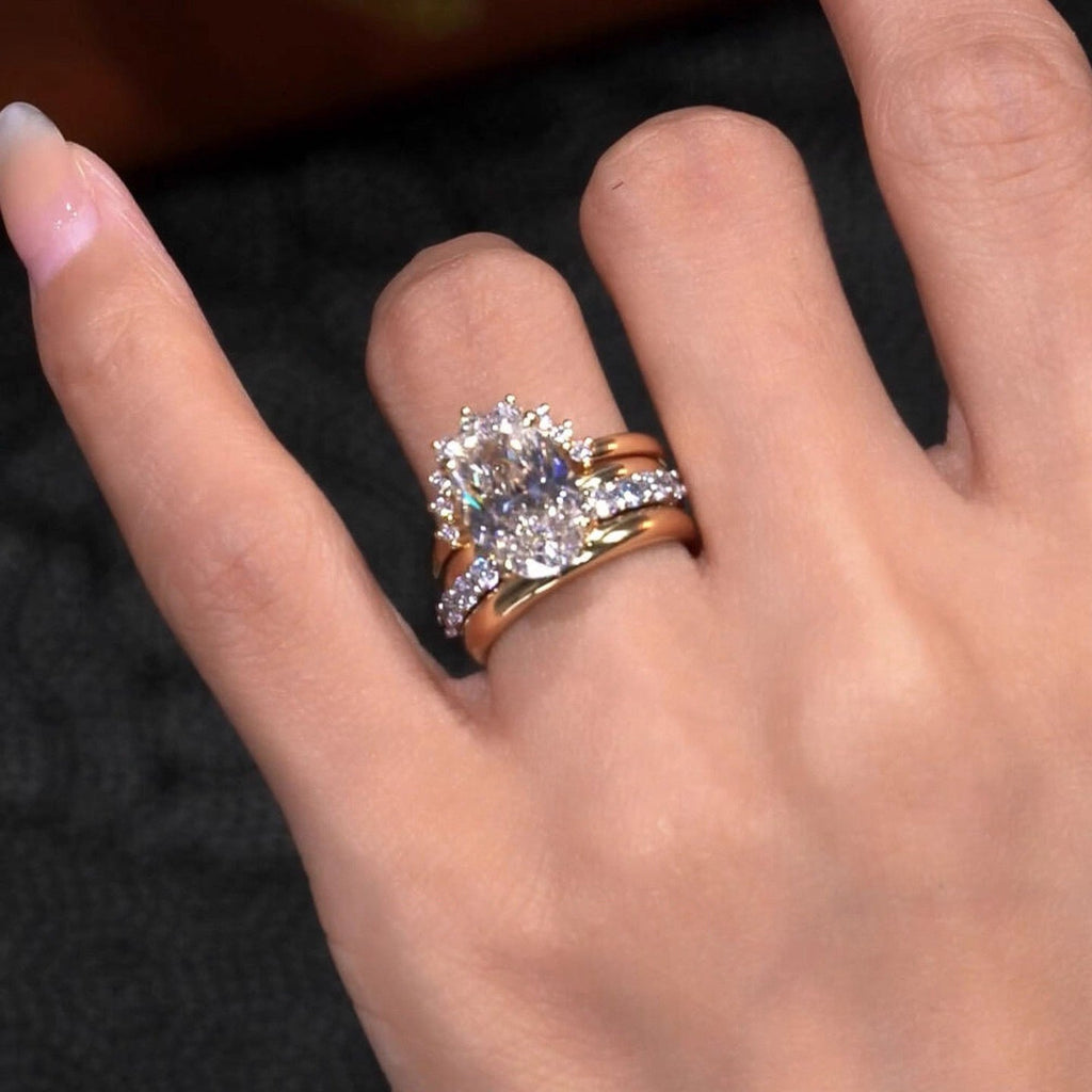 Anel elegante de estilo europeu, com zircónias e diamantes em camadas