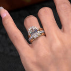 Anel elegante de estilo europeu, com zircónias e diamantes em camadas