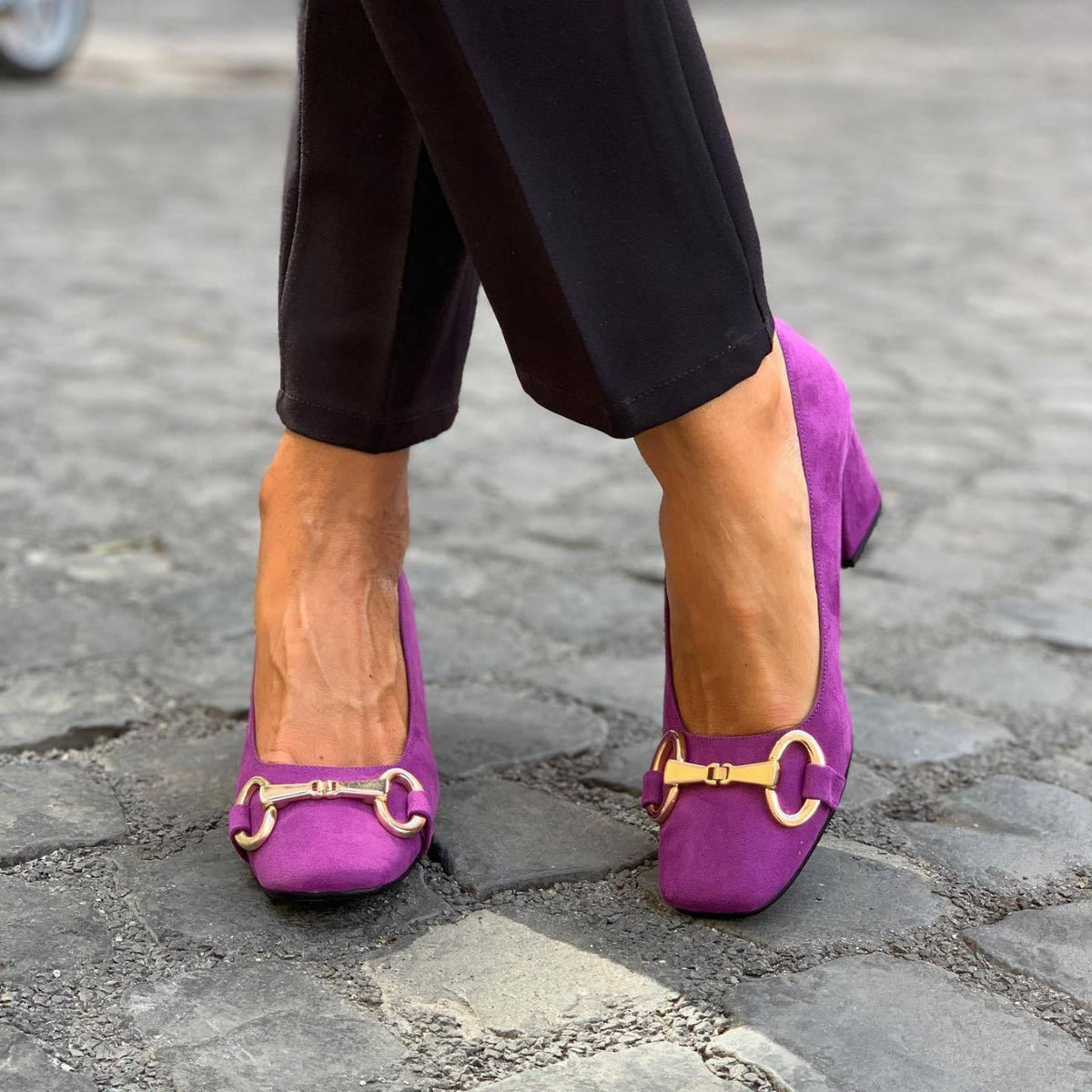 SALONES ELEGANTES CON DETALLE DORADO