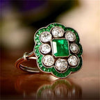Anillo vintage de esmeralda y circonitas con baño dorado
