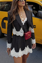 Conjunto de terno e vestido com detalhes de renda Lydia