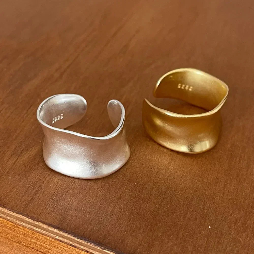 Anillo vintage ancho y plano ajustable de oro y plata