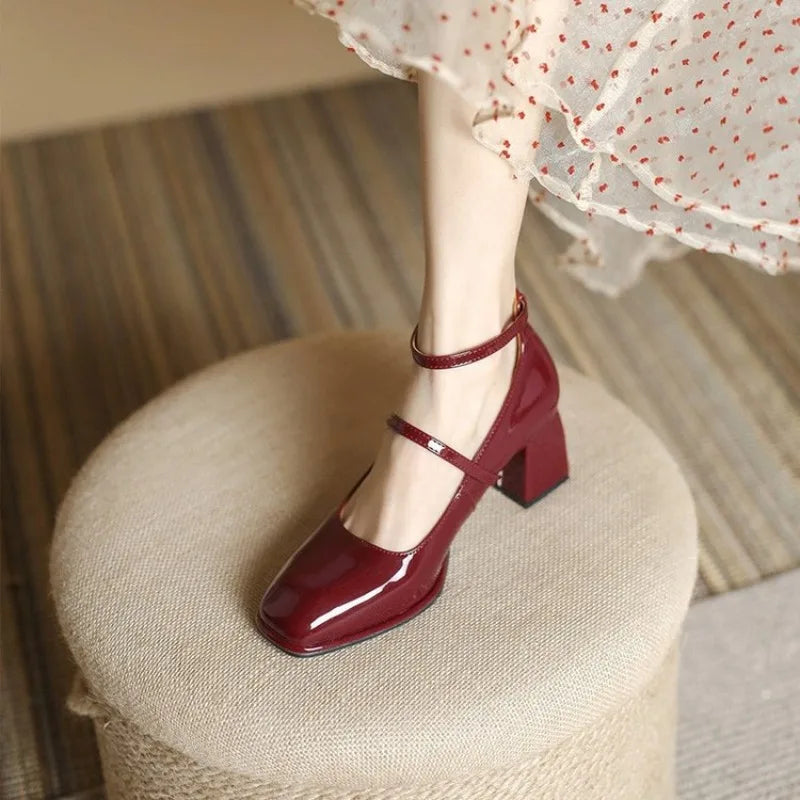 Zapatos de salón elegantes con correa al tobillo