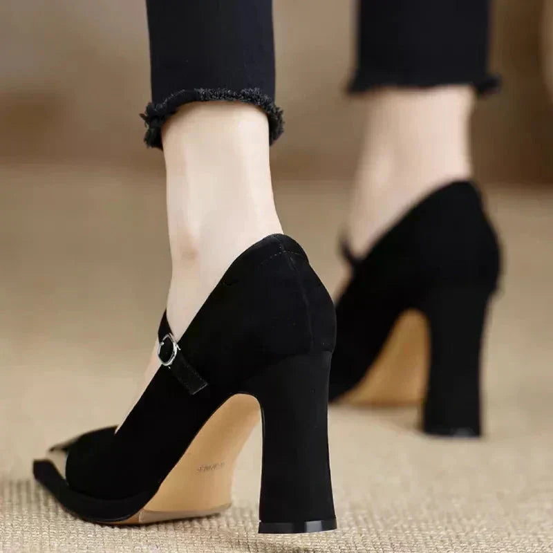 Sapatos de salto elegantes Mora