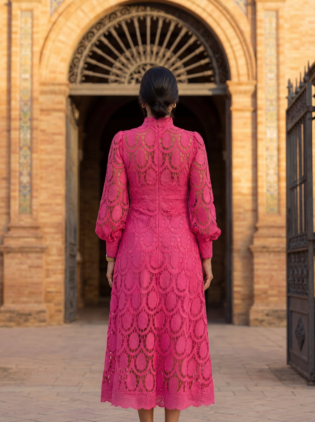 Carmona | Vestido de gola alta e mangas compridas
