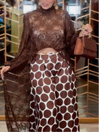 Conjunto de top tipo bata de encaje y pantalones de lunares Sienna
