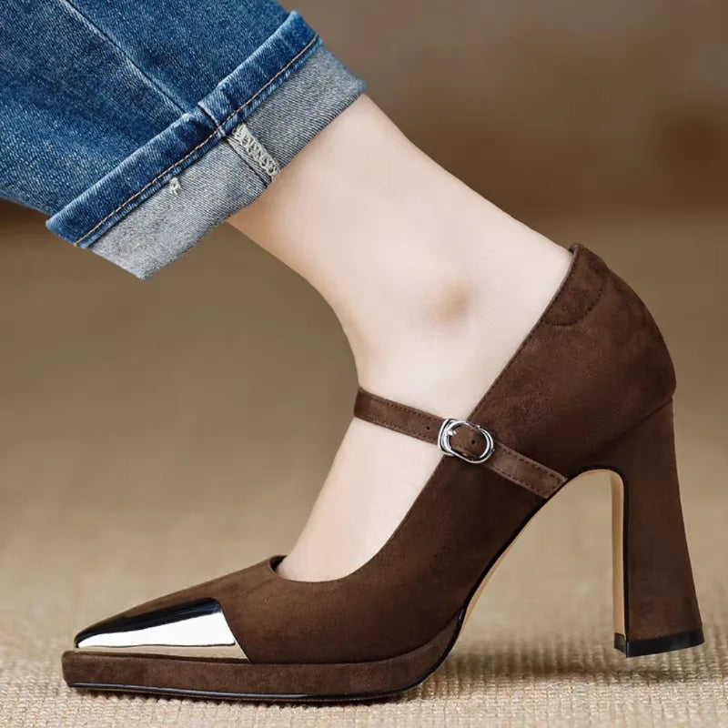 Sapatos de salto elegantes Mora
