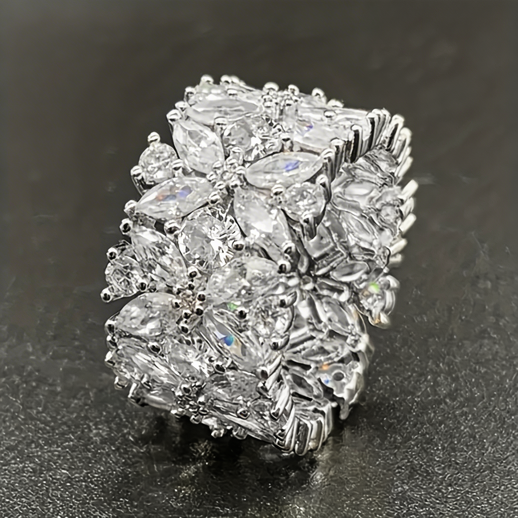 Anel largo e elegante de diamante com conjunto floral de zircónias