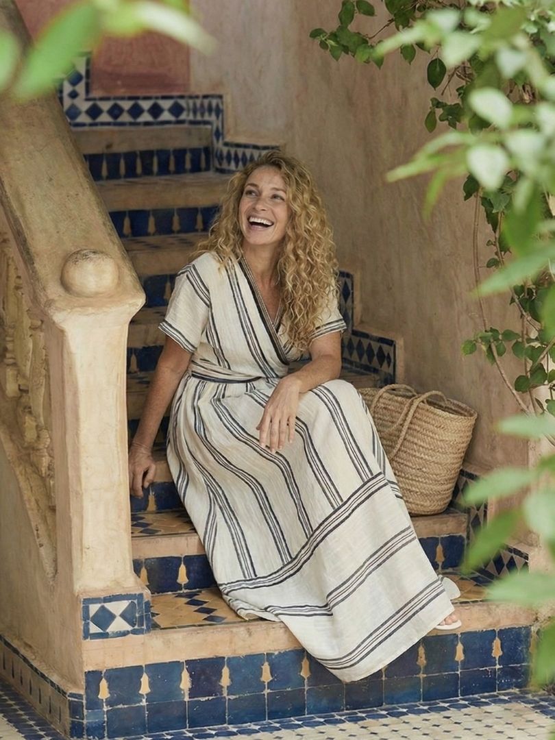 Thalassa | Vestido midi com decote em V, mangas curtas e cintura transpassada