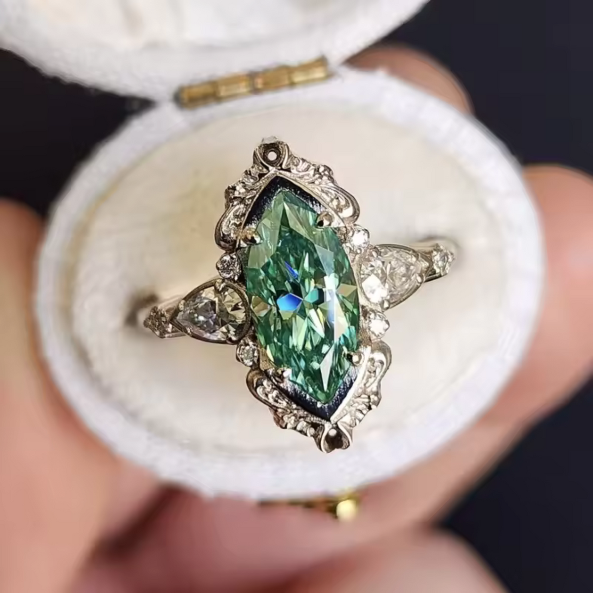 Anillo Vaelira Thornewyn