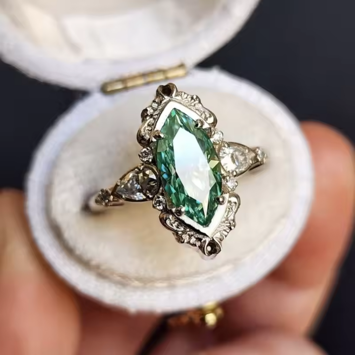 Anillo Vaelira Thornewyn