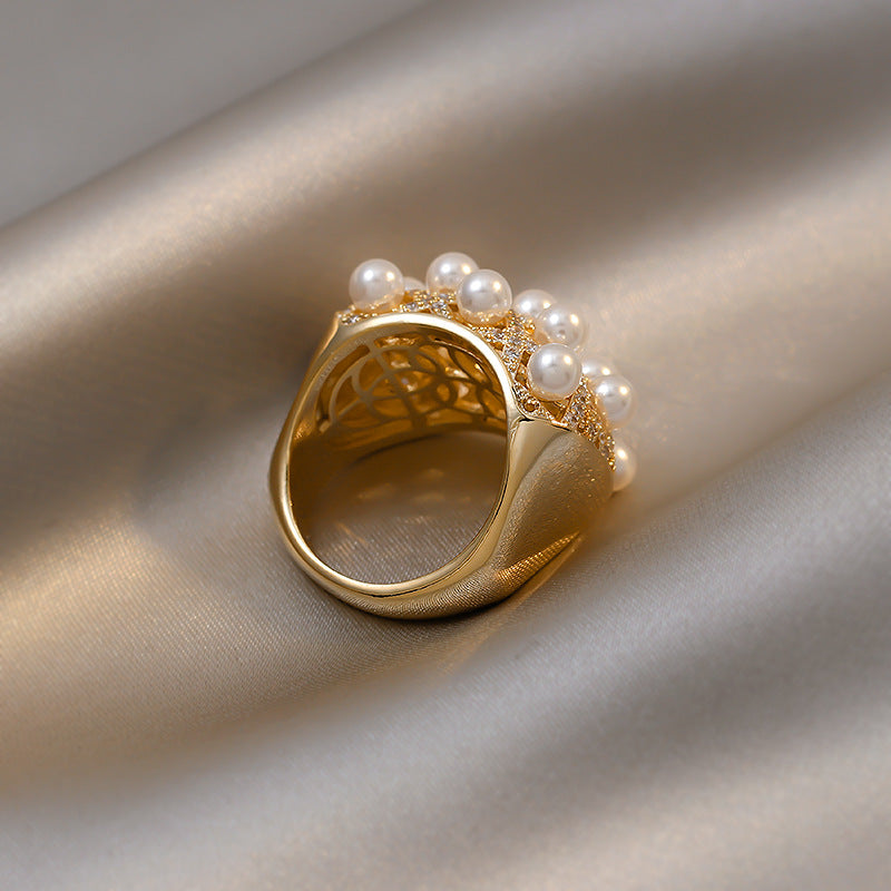 Anillo vintage de perla en cúpula con racimo